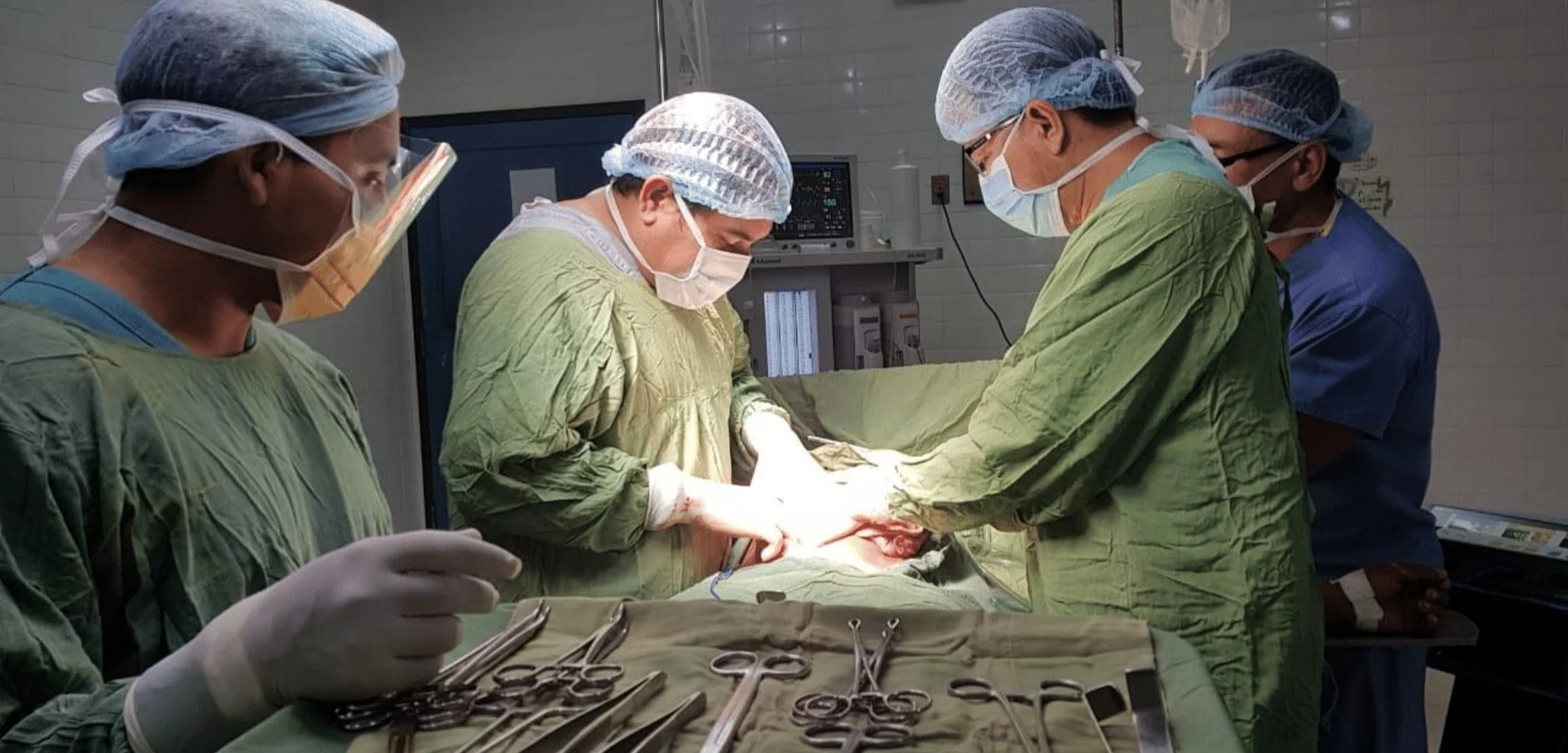Aid Via Action volunteers and Guatemalan clinicians at work