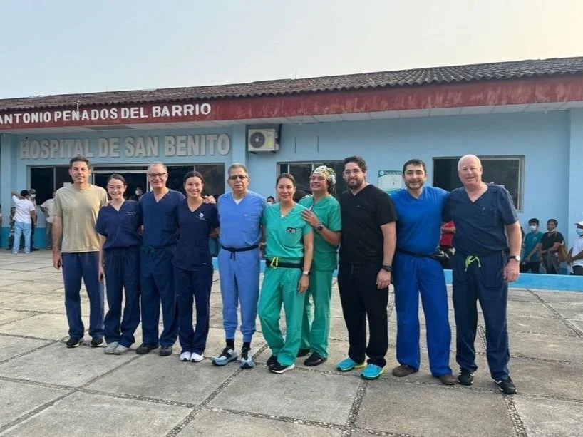 Aid Via Action volunteers and Guatemalan clinicians at work