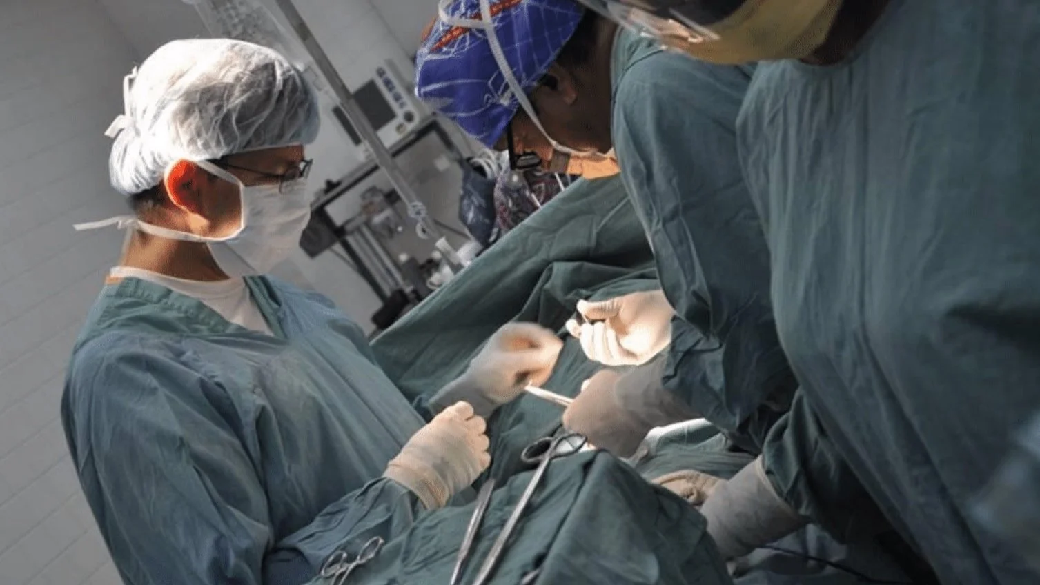 Aid Via Action volunteers and Guatemalan clinicians at work